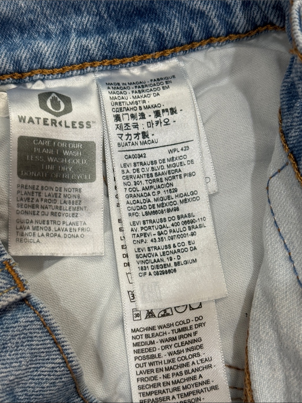 Two-Tone Levi’s High Rise Jean Shorts - Picture 5 of 8